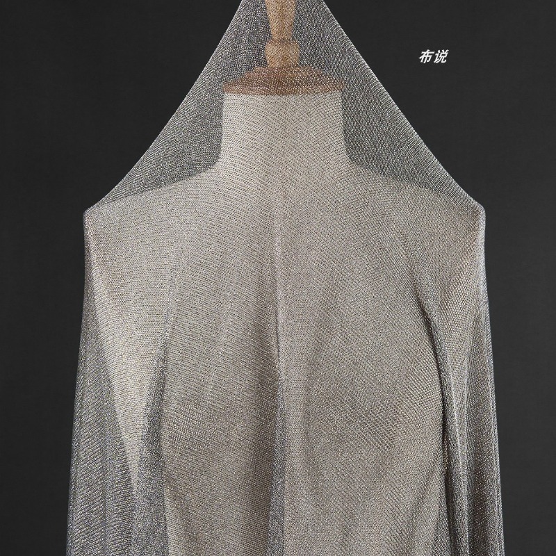 Lichtgrijze metallic draadstof - Crystal Mesh Fabric recensie en prijs